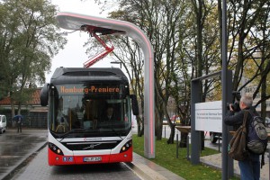 Elektro-Hybridbus mit Ladetechnik von Siemens in Hamburg vorgestellt / Electric hybrid bus with charging system from Siemens presented in Hamburg